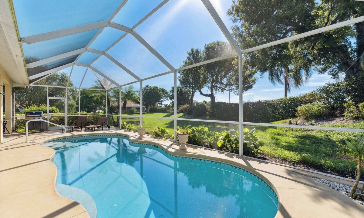 Falcons Glen House | Poolside Bliss and a Family-Friendly Oasis