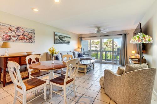 Beachwalk House | Poolside Fun & Ocean Strolls: Harbor Island Haven!