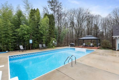 Charlotte House | Poolside Paradise in the Heart of Charlotte