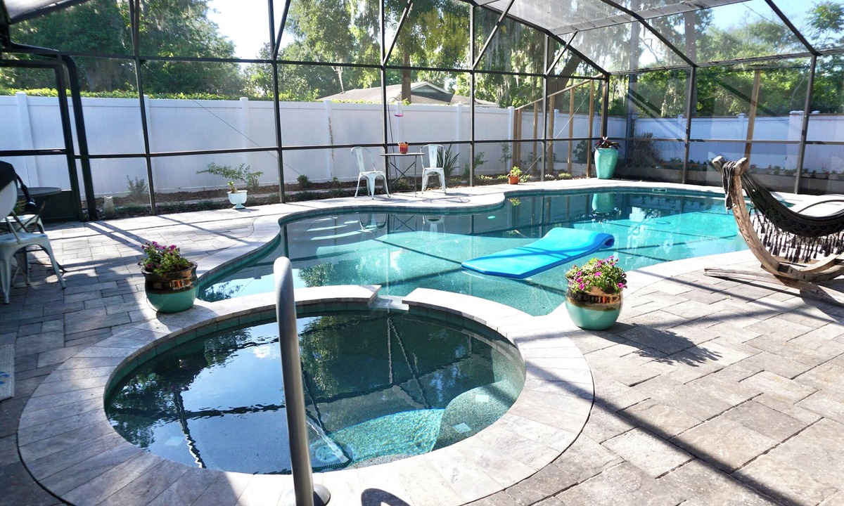 Sanford House | Poolside Suite with Heated Hot Tub · Boombah & SFB Airport