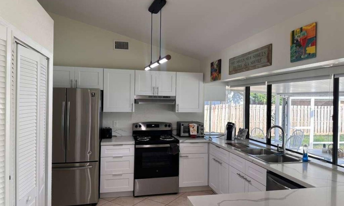 Port Saint Lucie Hotel | Port St Lucie 3BD -2B