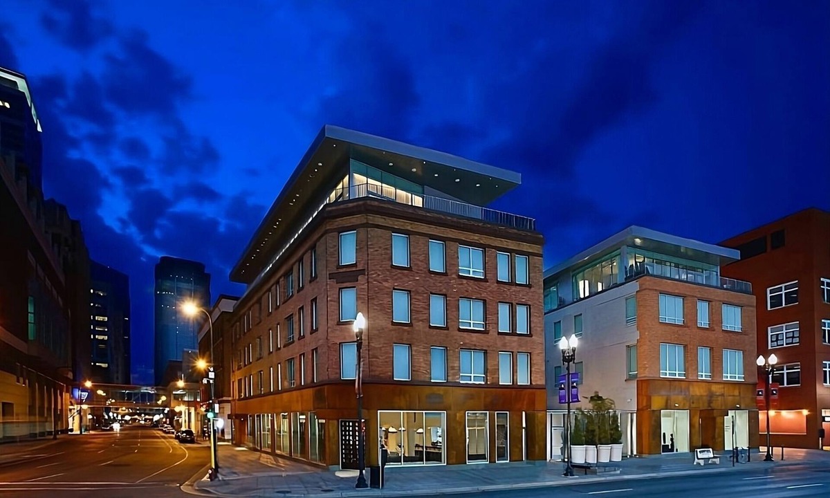 Downtown Minneapolis Hotel | Prime Location! Pet-friendly Property Close to American Swedish Institute