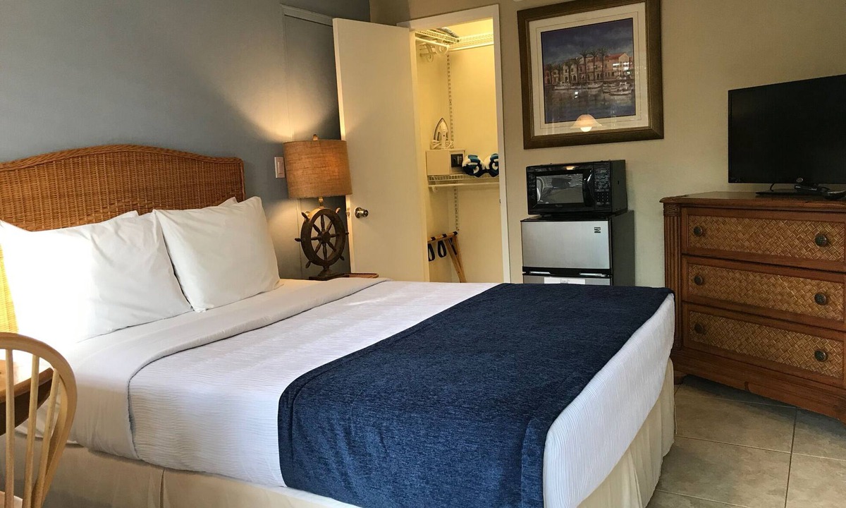 Coral Ridge Hotel | Prime Location Great Price
