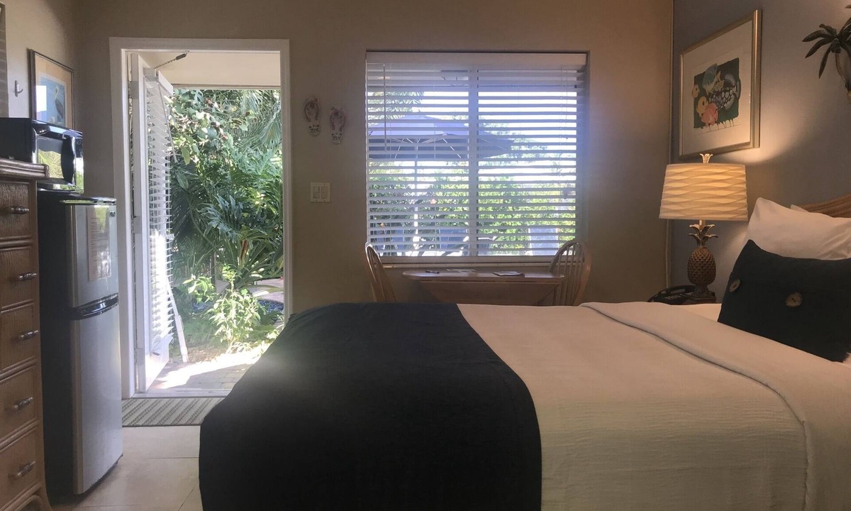 Coral Ridge Hotel | Prime Location Great Price