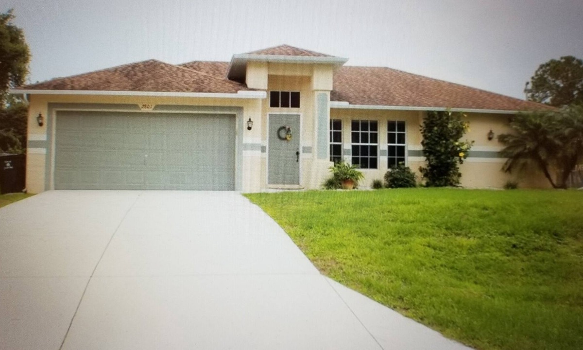 North Port House | Private 3 Bedroom House with Inground Pool