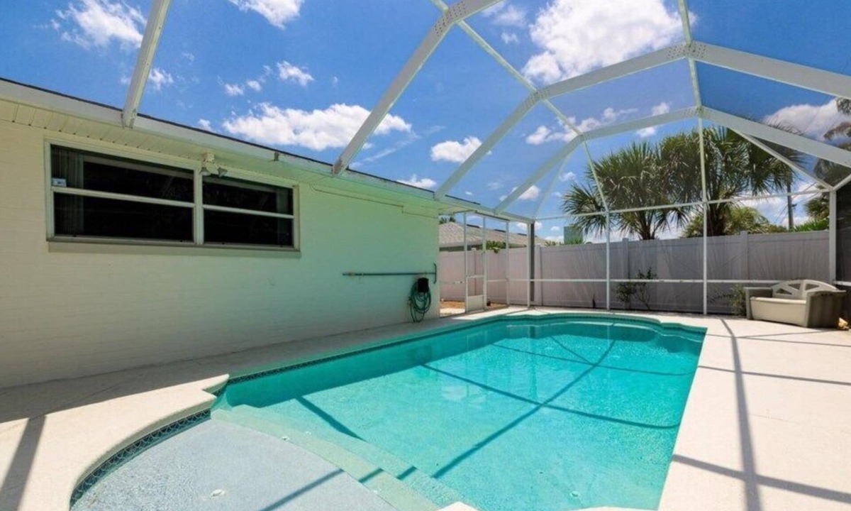 Ocean Grove Terrace House | Private 4 bedroom Pool Home w 2 car garage, Walk to the Beach, Dog Friendly