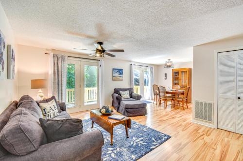 Salem House | Private Balcony: Lake Keowee Home w/Pool Access