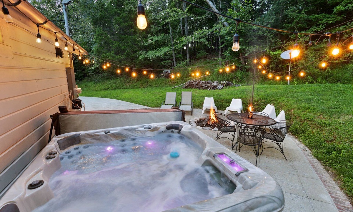 Thompson's Station Cottage | Private Cottage on 1 Acre, Hot Tub, Fire Pit, King Suite