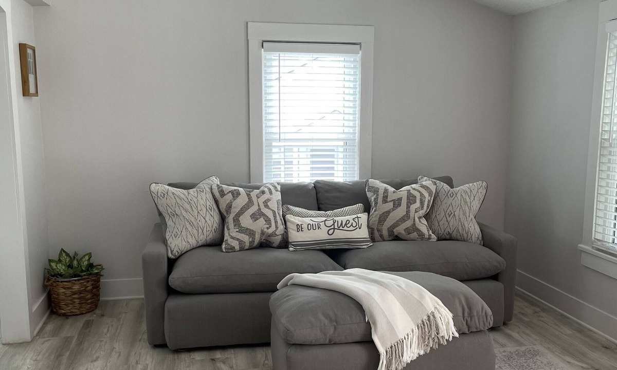 Garden City House | Private Cottage + Mins to Downtown Savannah River Street.