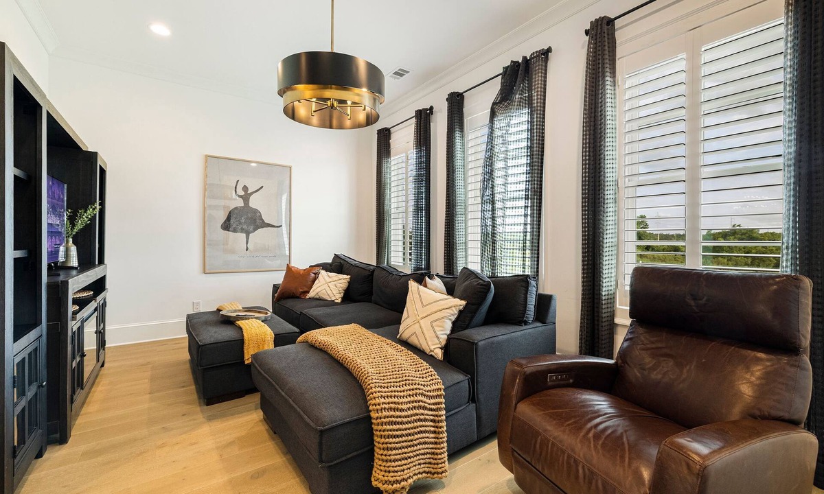 Hitch Village - Fred Wessels Homes House | Private Escape by the Savannah Riverfront w/Parking by Lucky Savannah