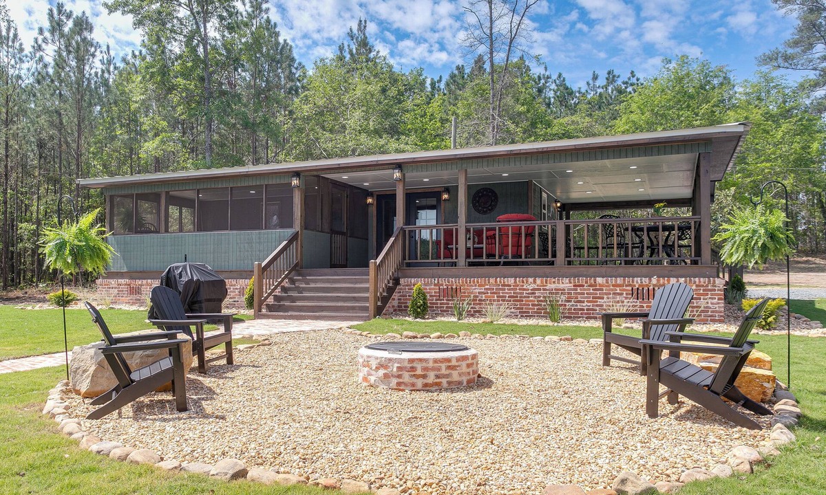 Brookfield House | Private Fishing Pond! Secluded Enigma Retreat