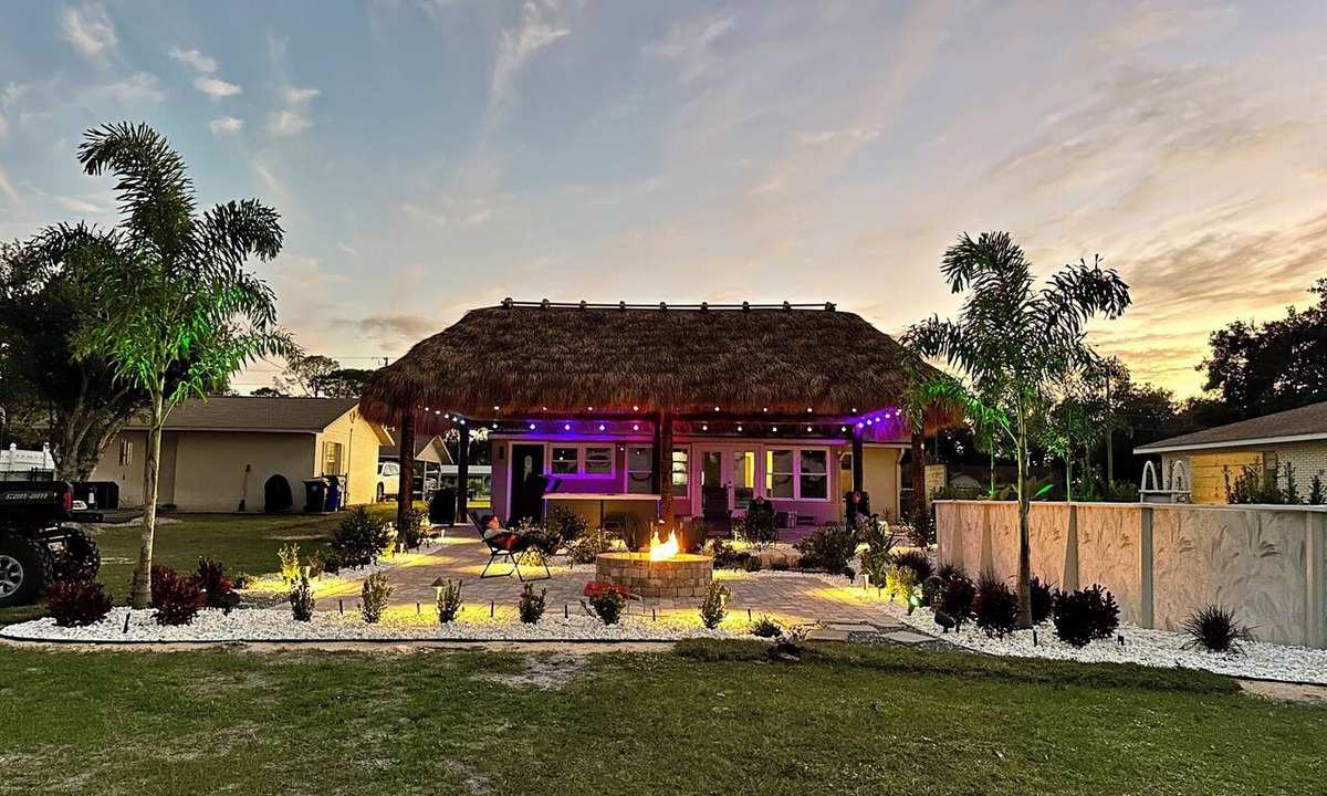 Highland House | Private Lakefront Retreat Pool Spa Tiki