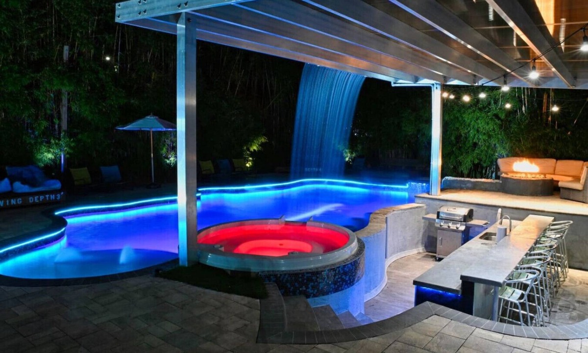 College Park House | Private Luxury Pool/Swim up bar/Smart-home