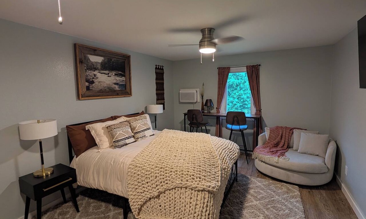 Murphy Apartment | Private Mountain Suite with Queen Bed, Fire Pit, Grill & Peaceful Outdoor Space.