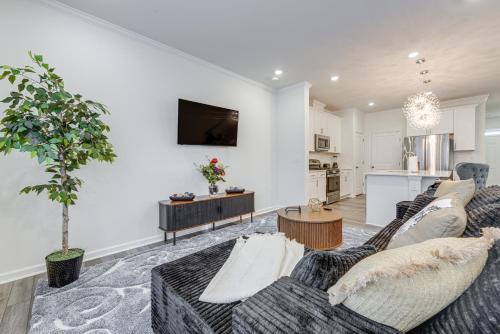 Smithfield House | Private Patio! Sleek & Stylish Smithfield Townhome