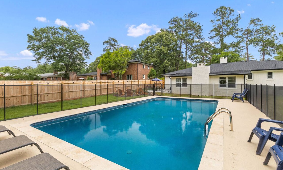 Lincolnville House | Private Pool~King Beds~Fire Pit~Sunroom~Near Charleston