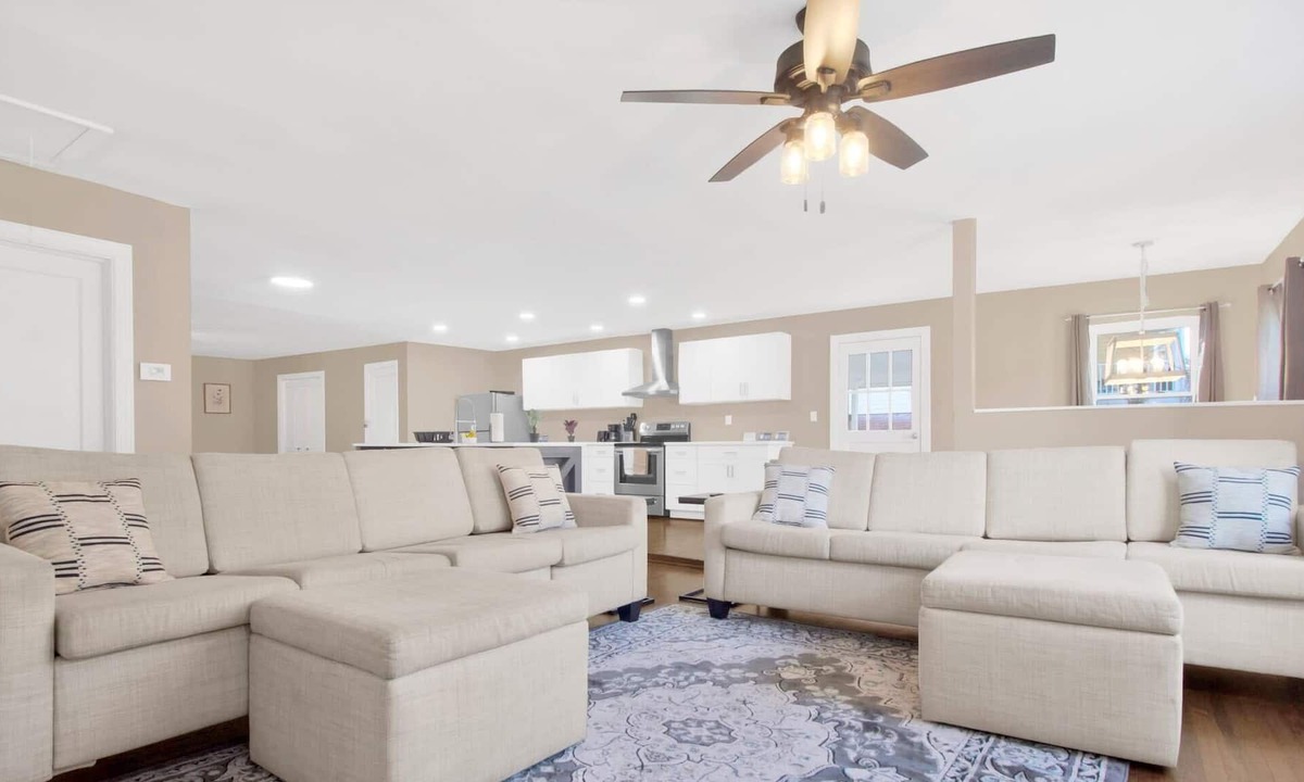 Terry Sanford House | Private Pool&Mins to Rose Garden - Haymount Ranch