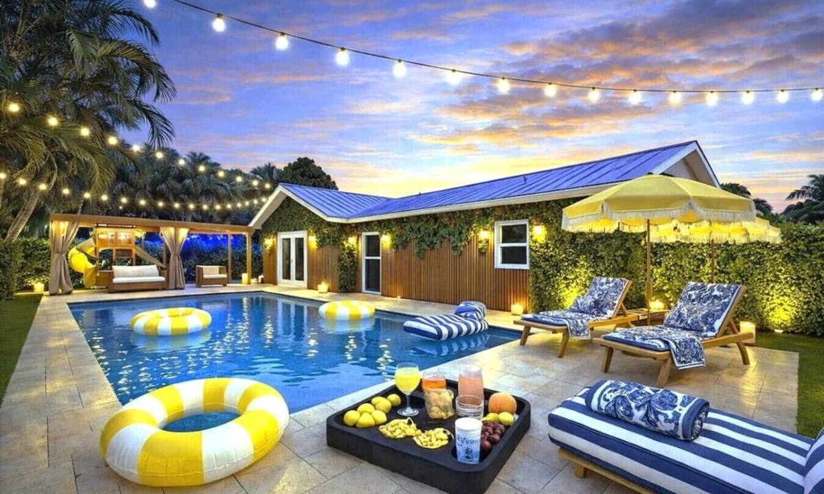 Tropic Palms House | Private Pool Oasis in the Heart of Delray Beach | 4BR Sleeps 10 | Heated Pool | Pet-Friendly
