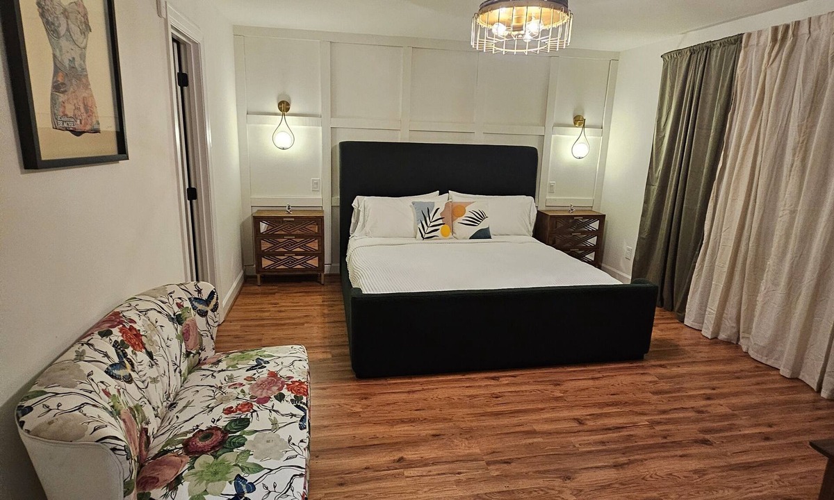 Northeast Raleigh House | Private Raleigh Bungalow Retreat near Downtown Raleigh