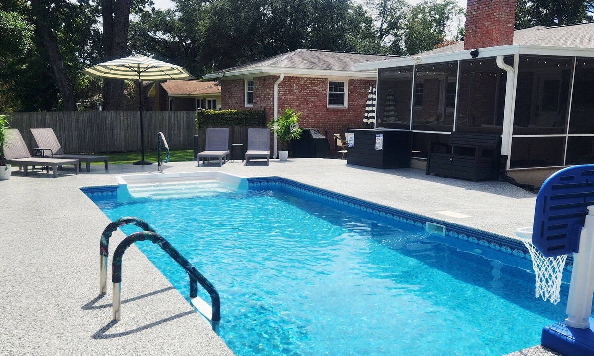Summerville House | Pumba's Pad-Summerville-PRIVATE POOL-GAME ROOM-DOGS OK