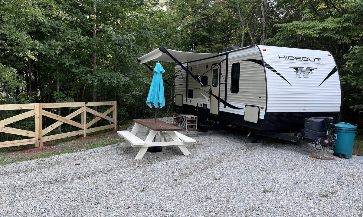 Murrayville House | Quaint camper in a private area with full hook ups!