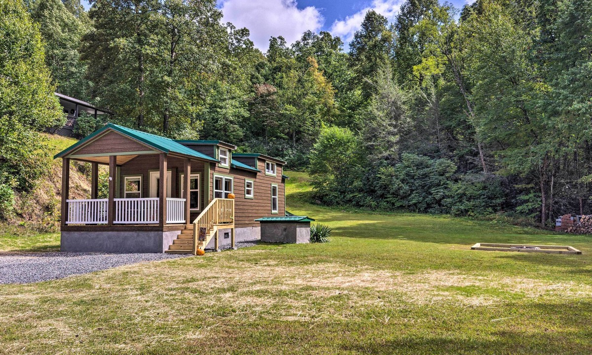 Brevard Cabin | Quaint Mtn Cabin: Tiny Living Near Big Adventure