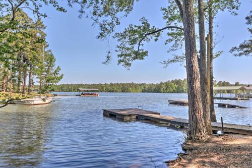Tignall House | Quaint Tignall Cabin w/Deck & Private Dock!