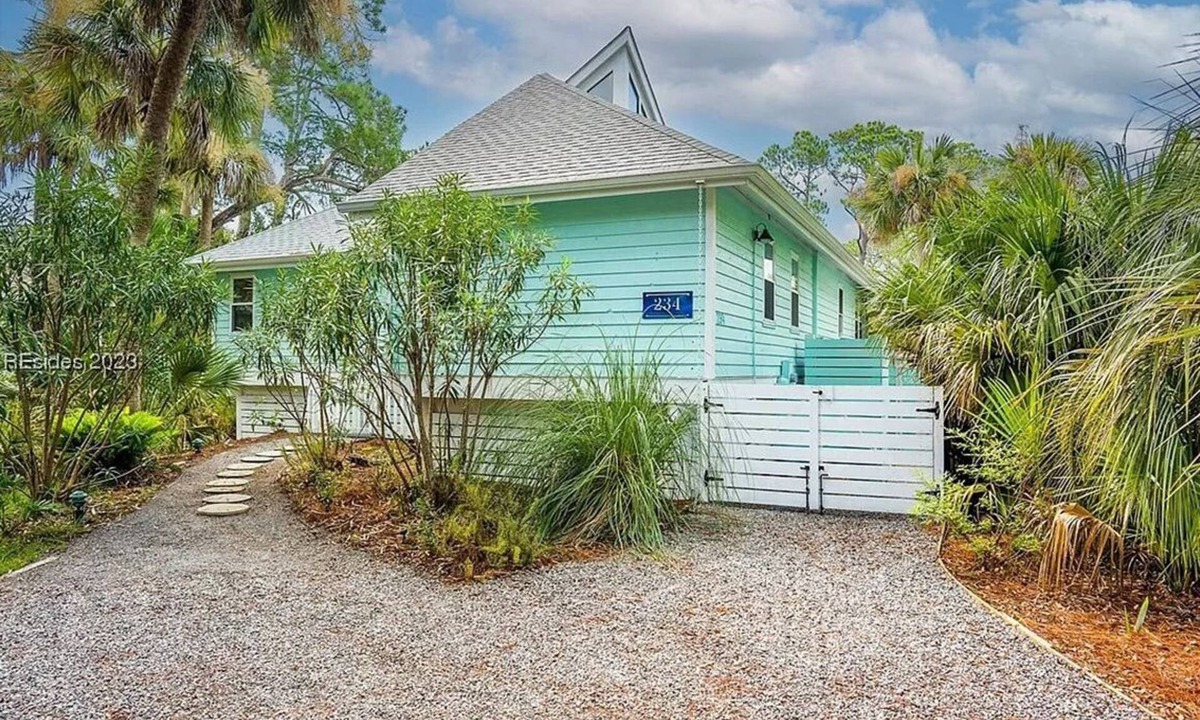 Deer Lake House | Quiet 3br/2ba Home with Cathedral Ceilings and Tons of Natural Light, 234 Deerfield Court