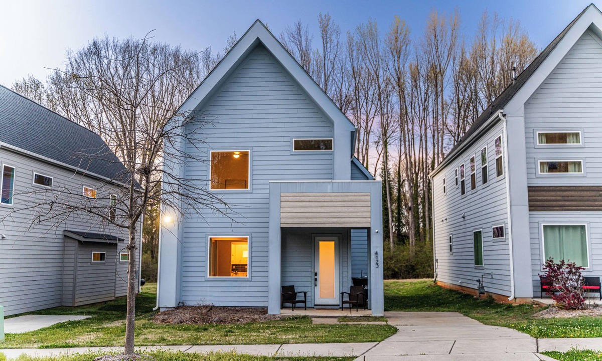 Sugar Creek House | Quiet Charlotte Home, Sleeps 8, Near Uptown