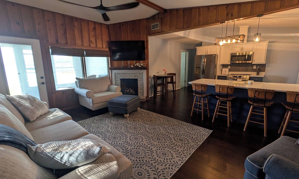Lake Waccamaw House | Quiet, comfortable 2BD, 2BA waterfront/lakefront house with AC in Lake Waccamaw