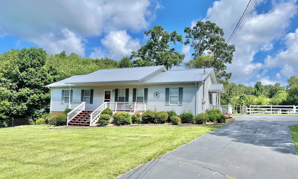 Crossville House | Quiet, Horse-Friendly Country Retreat Near Golf, Hiking & Adventure!