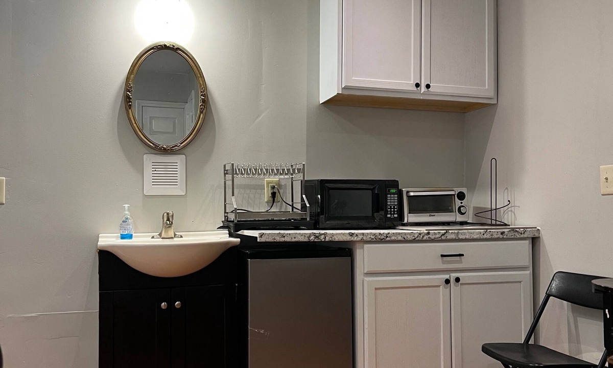 Fayetteville House | Quiet Private Studio Near Hospital & base– Perfect for Travel Nurses & military