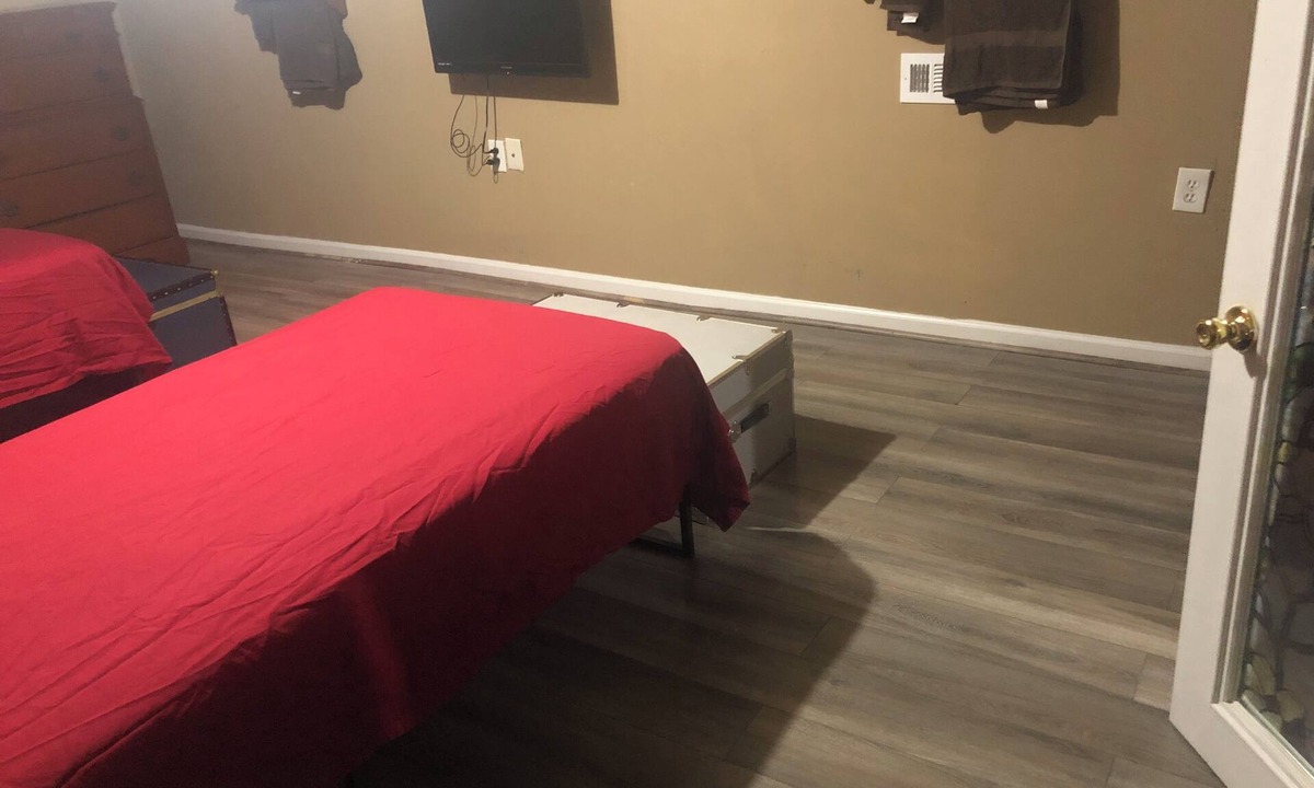 Braselton House | R/R in the country. Minutes away from downtown, family park, & high speed racing