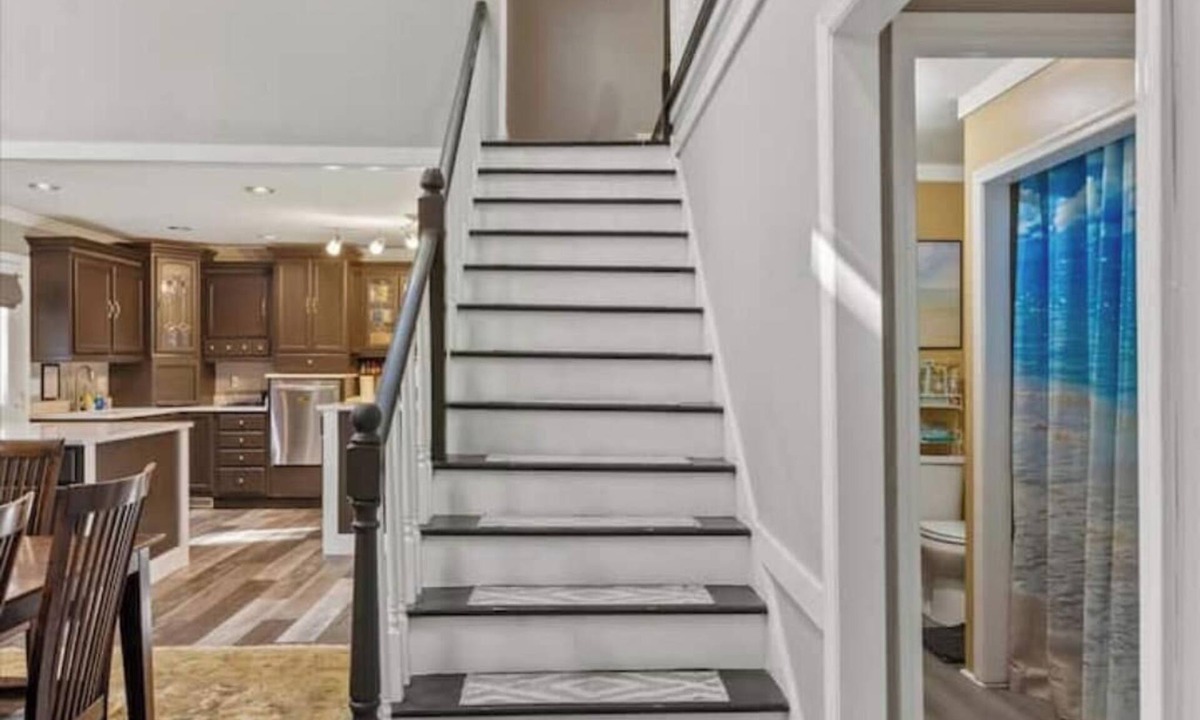 Raleigh House | Raleigh Oasis: City Convenience Meets Country Calm