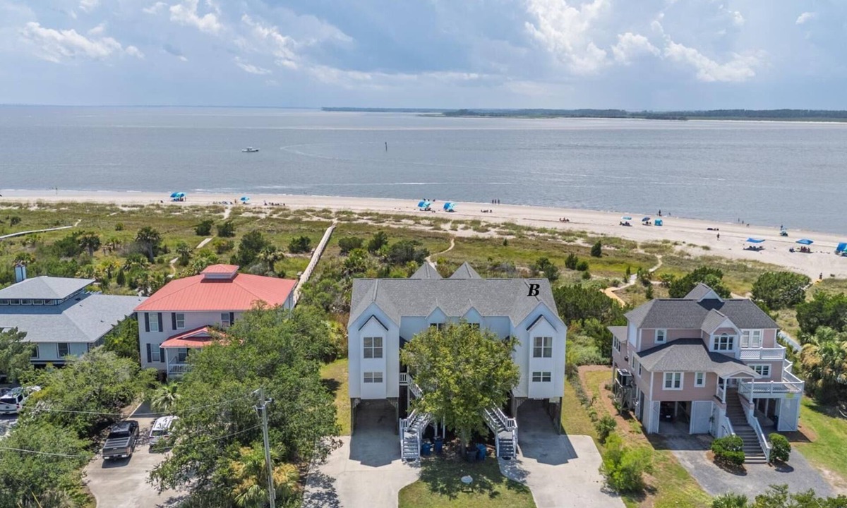 Edisto Island House | RARE 6 bedroom, 4 bath OCEANFRONT home, wonderful views & breathtaking sunsets!