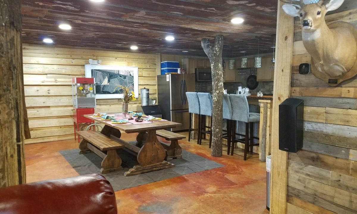 Statesboro Cabin | Red Fern Lodge Room 6