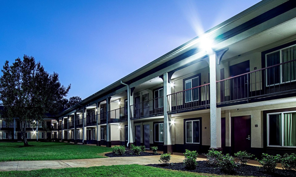 Greenwood Hotel | Red Roof Inn & Suites Greenwood, SC