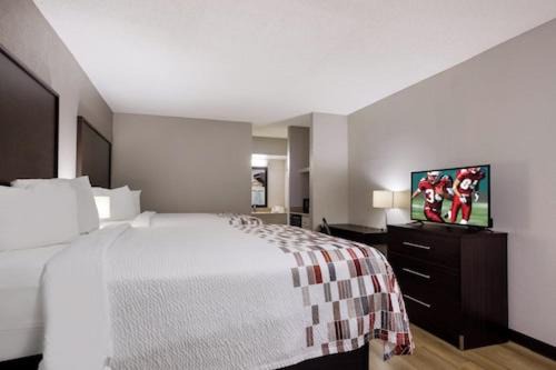 Statesboro Hotel | Red Roof Inn & Suites