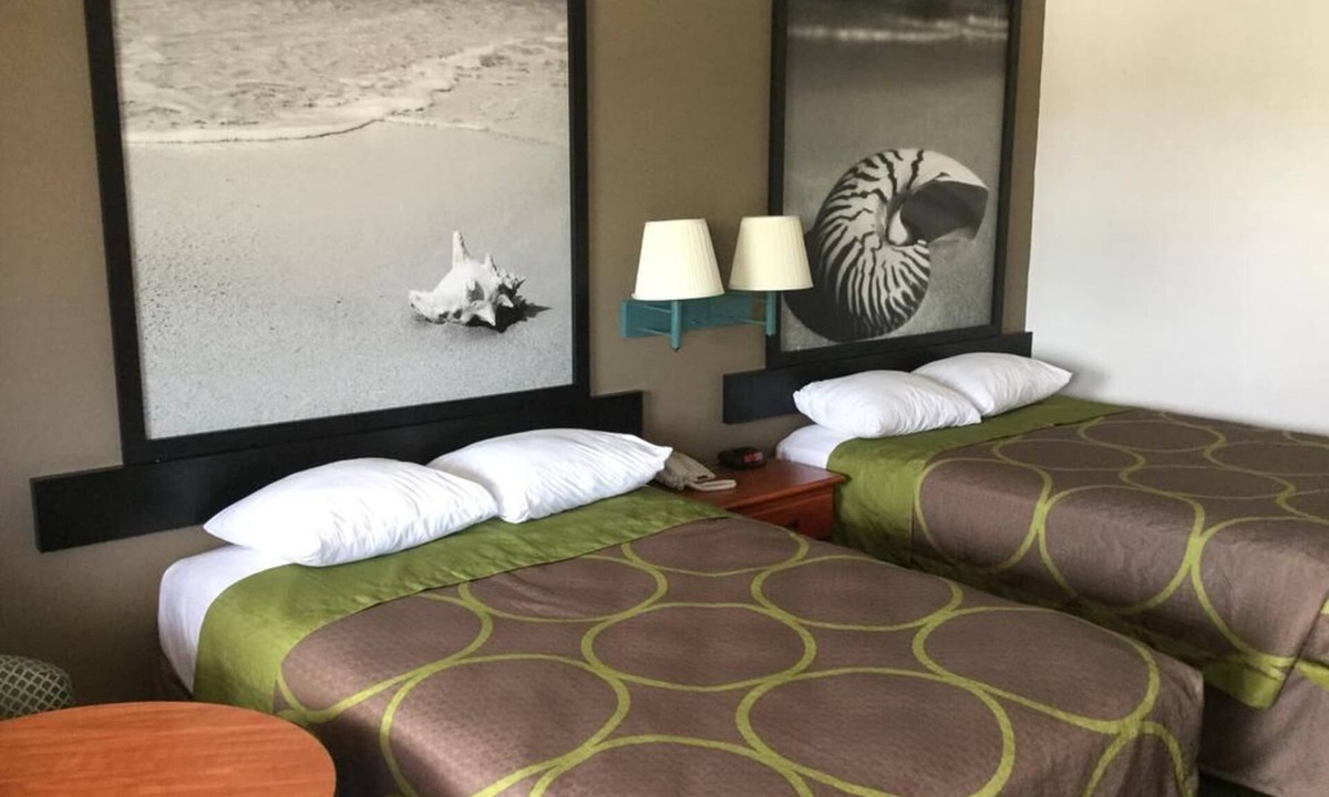 Fort Pierce Hotel | Redfinn Inn
