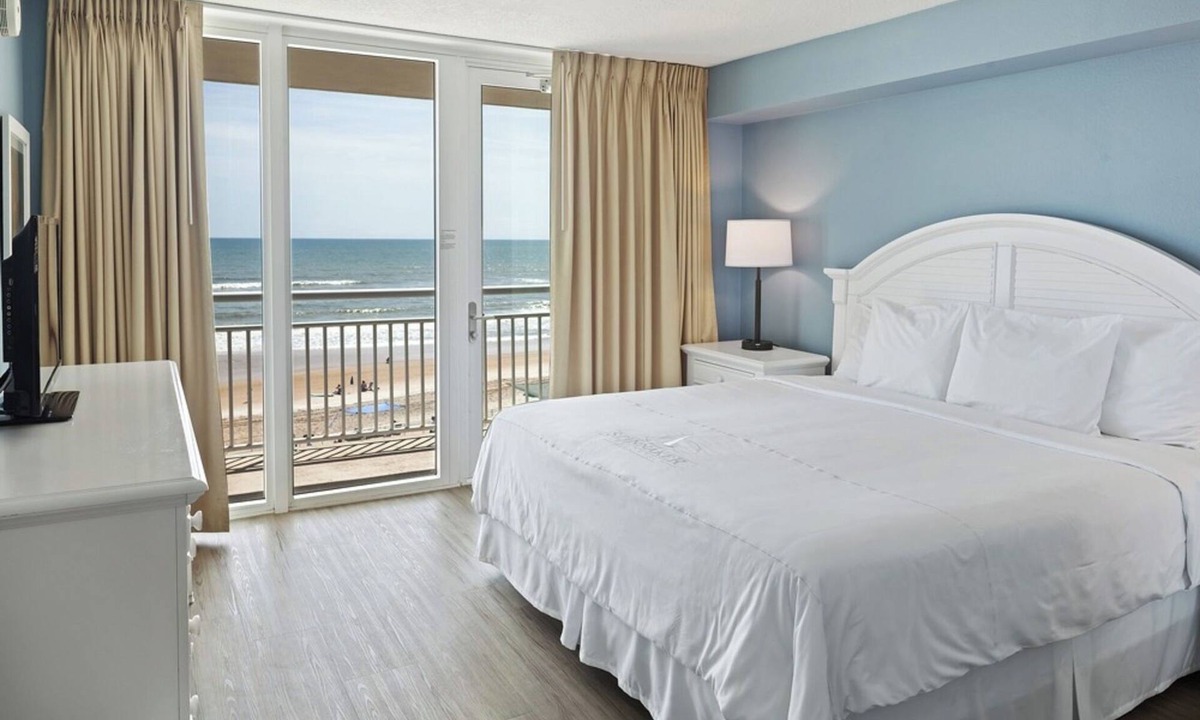 Ormond Beach Hotel | Refresh in This Ocean View 1BR w/Resort Amenities, Kitchen & Beach Nearby