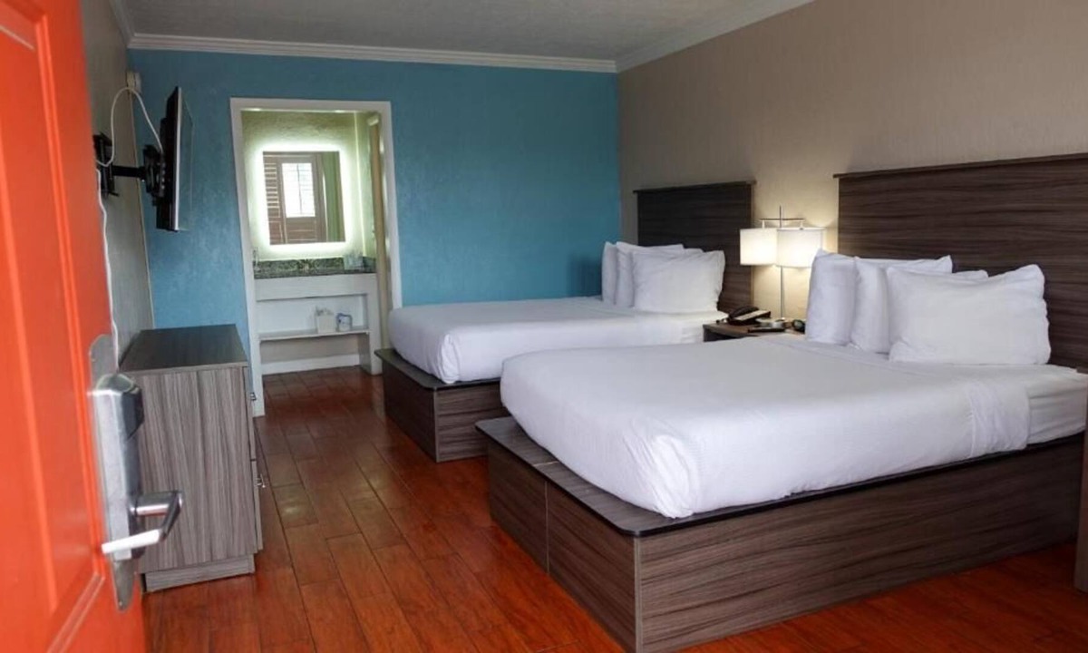 June Park House | Relax and Recharge! Free Breakfast, Free Parking, Free Breakfast, Pool