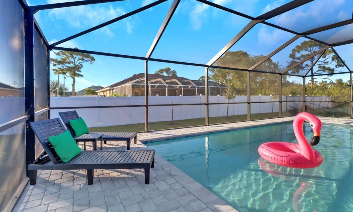 Mariner House | Relax & Enjoy the Sun in Heated Salt Water Pool & Large Screen In Patio!