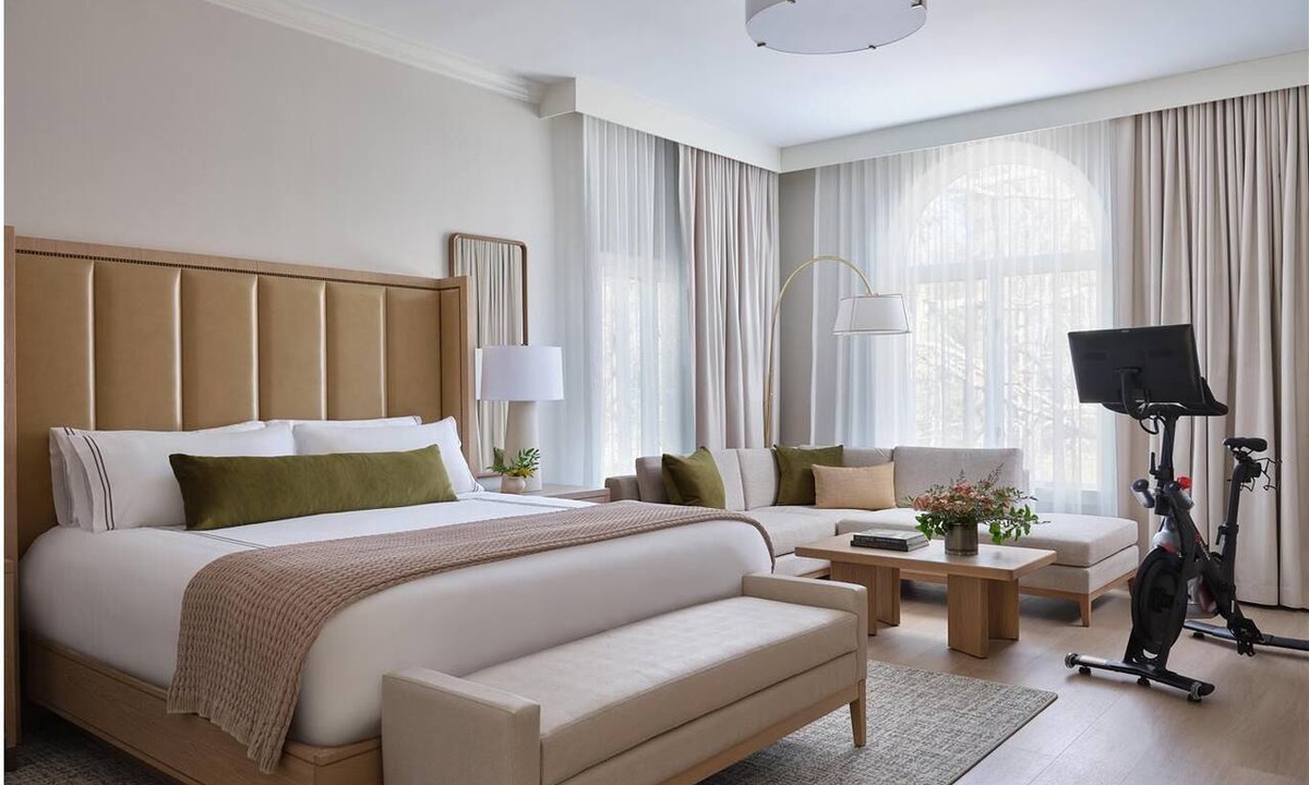 Braselton Hotel | Relax in Elegant Guest Suite Next to Top Wine Producer in Georgia Vineyard
