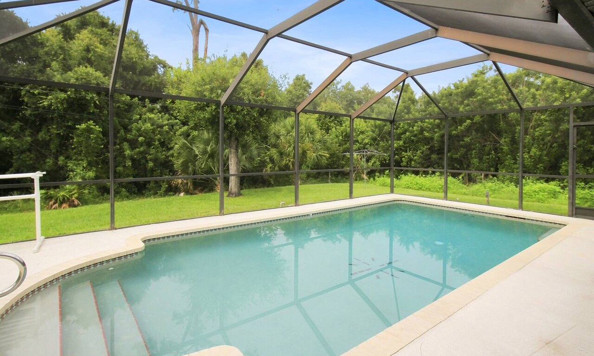 Port Charlotte House | Relaxing 2BR - Pool home close to attractions - Charlotte's Dream