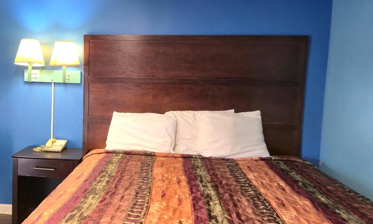 Cleveland Hotel | Relaxing Accommodation Perfectly Located Near UEC Theatres 14 - 3.4 miles