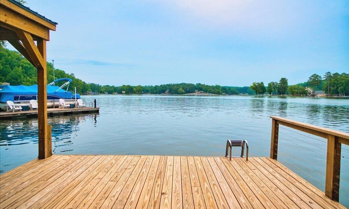 New London House | Relaxing Badin Lake Waterfront l Private Pier,Hot Tub,Pool Table-Dock Your Boat!