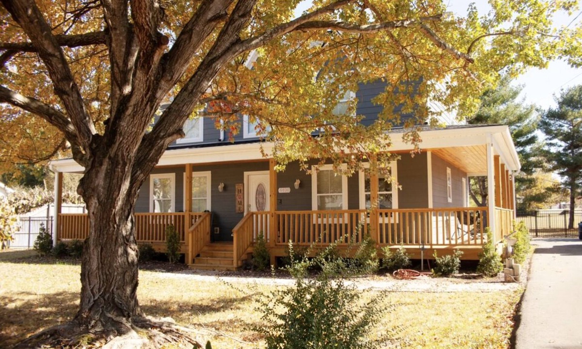 Murfreesboro House | Relaxing Country Home, Huge Fenced Yard, Backyard Gazebo Bar , Grill & Hot Tub