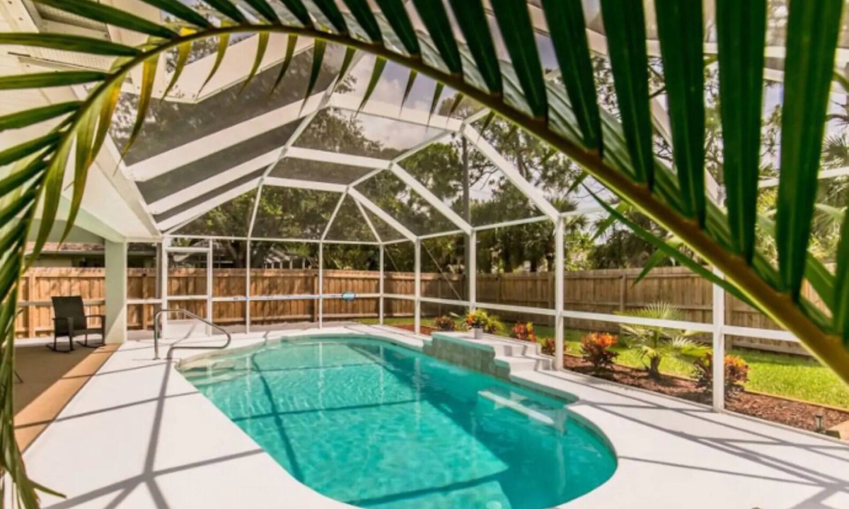 Sebastian Highlands House | ☆☀︎❀Relaxing Heated Pool!Beautiful Patio,Pet Friendly,Fenced Area, Near Beaches!