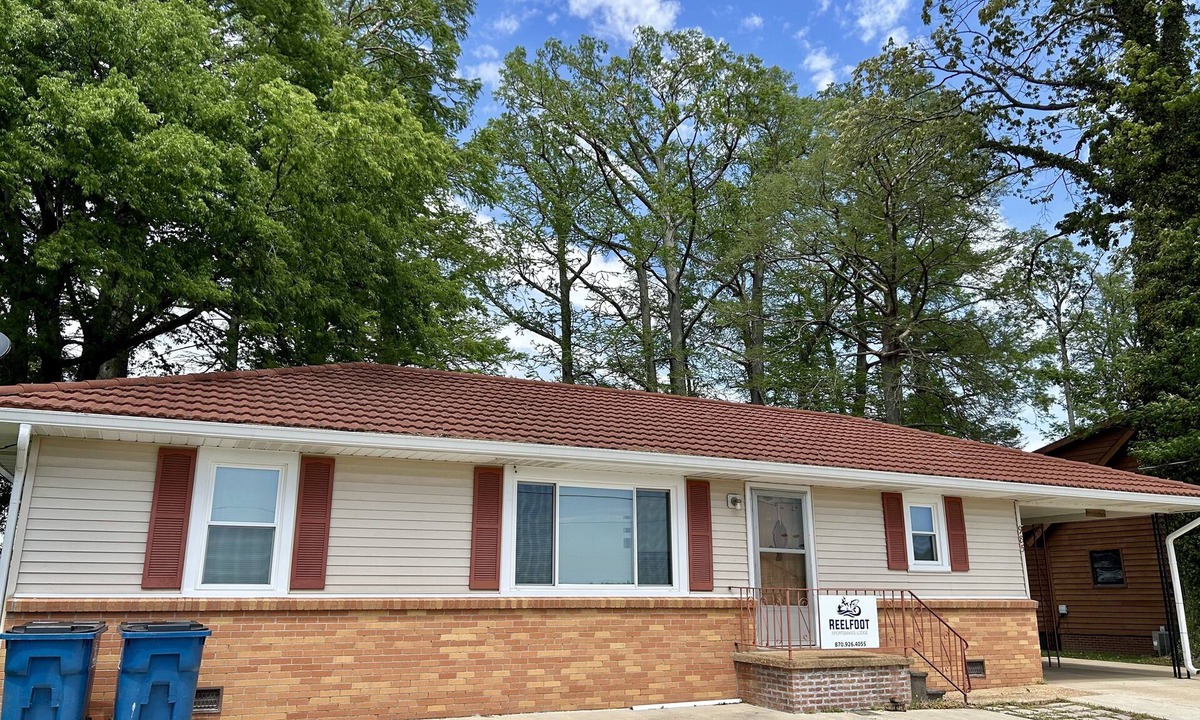 Wynnburg Cabin | Relaxing, Lakefront & Roomy Great for fishing, duck hunting, & family gatherings
