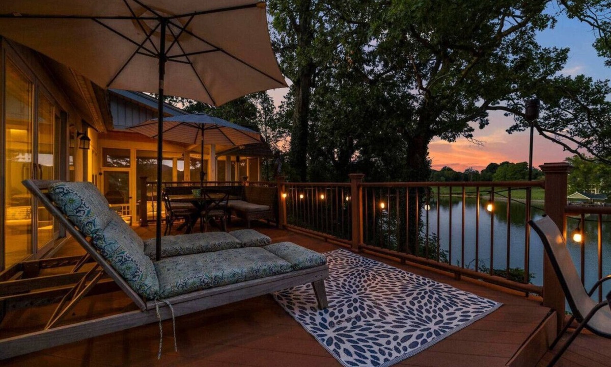Piney Flats House | Relaxing Lakefront Retreat w/Hot Tub & Dock